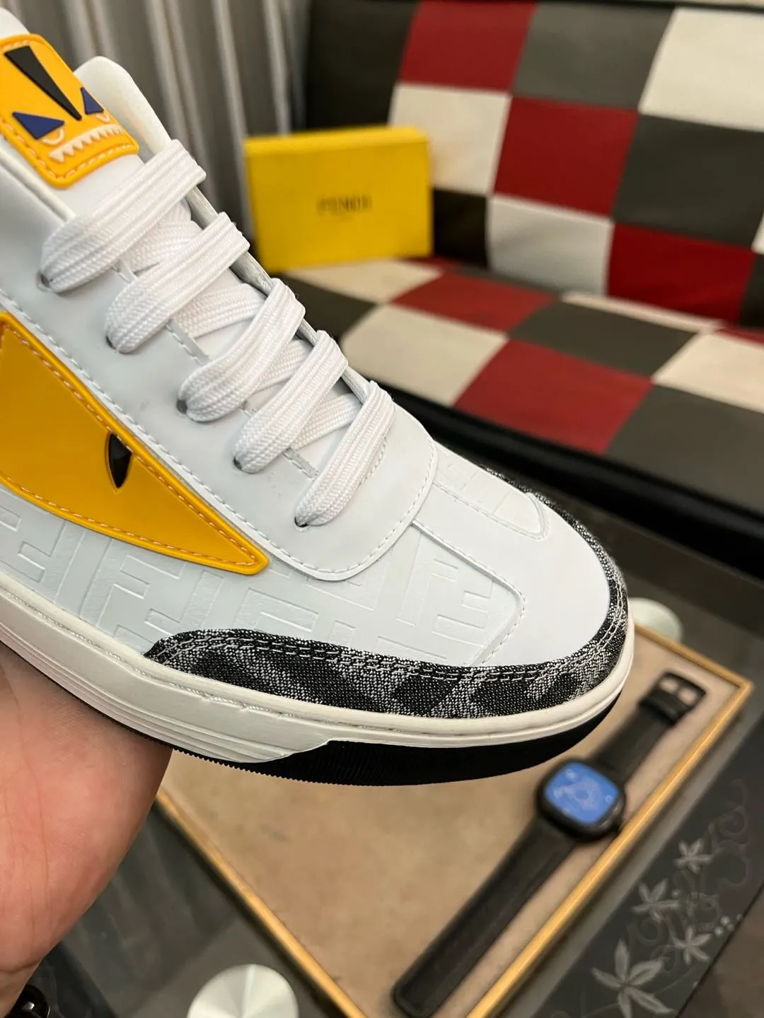 Men's shoes 💰400⌚️⌚️[fendi] Fendi classic and comfortable men, this complex sneaker is made of soft calfskin➕genuine leather lining➕original ultra-light rubber material with rough outsole. This unique and light style is suitable for the casual and refined sensibility of this season. It is comfortable and natural on the feet. It is an everyday style for casual travel in autumn and winter! 38−443️⃣colors available